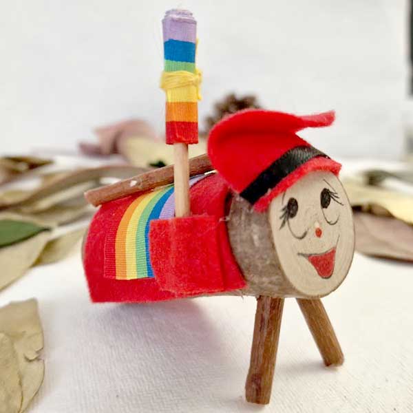 tio-o-tiona-amb-bandera-gai.jpg Tió o Tiona amb Bandera Gai